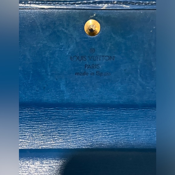 1990s Vintage Blue LV EPI wallet - Picture 6 of 8